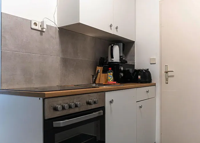Stylish 2br 11 Min To Meidling Station For Long * וינה