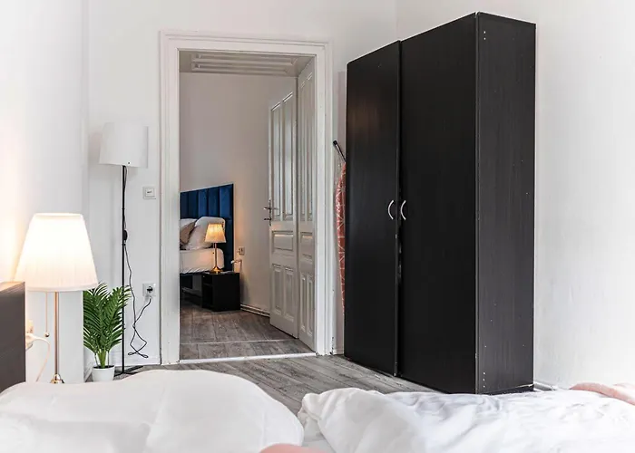 Stylish 2br 11 Min To Meidling Station For Long דירה וינה