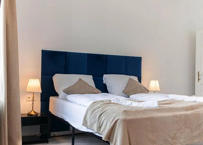 Stylish 2br 11 Min To Meidling Station For Long דירה *