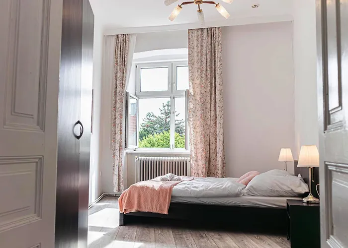 Stylish 2br 11 Min To Meidling Station For Long דירה וינה