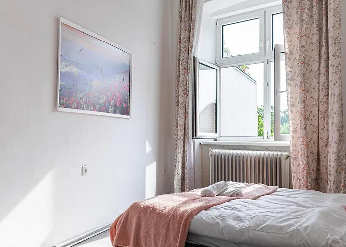 Stylish 2br 11 Min To Meidling Station For Long * וינה