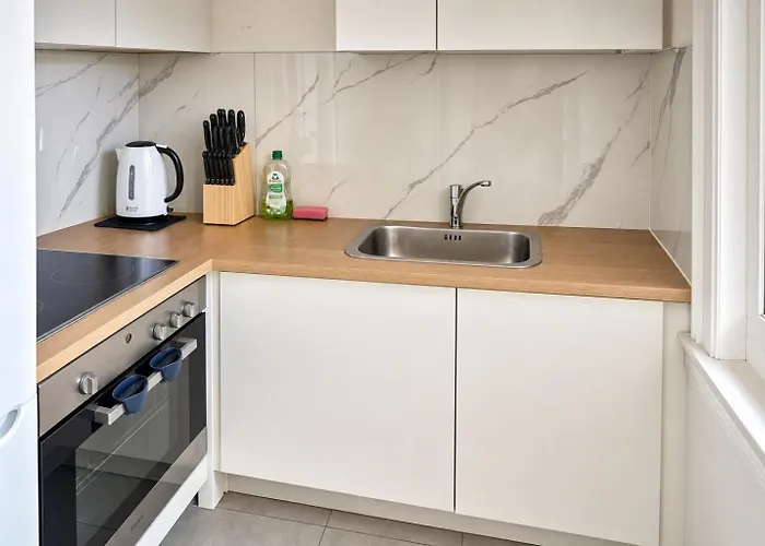 Stylish 2br 11 Min To Meidling Station For Long דירה וינה