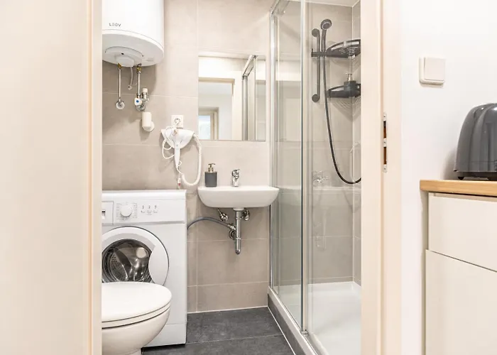Stylish 2br 11 Min To Meidling Station For Long * וינה